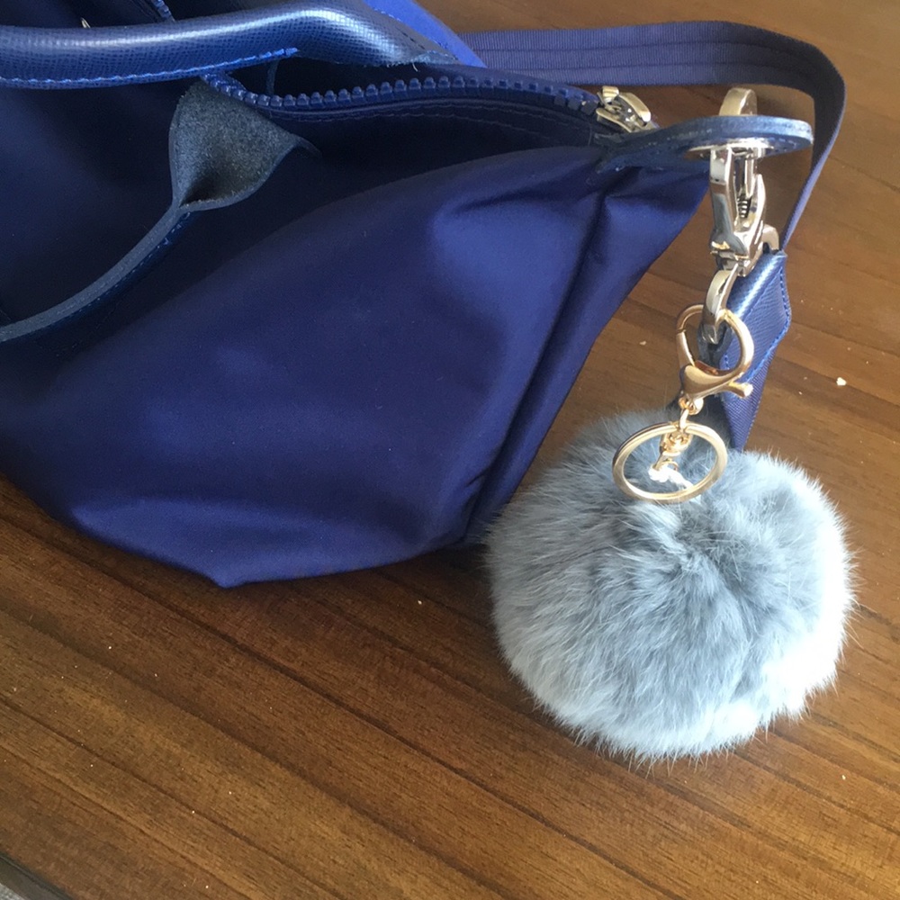 Keychain puff ball - Picture 2 of 3